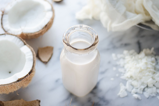 Beneficiile consumului de lapte de cocos